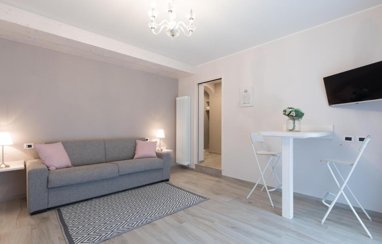 Residenza Conca Verde B&B Il Monolocale Rogolo Bagian luar foto